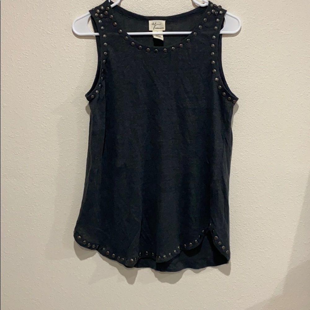 dark grey tank top !